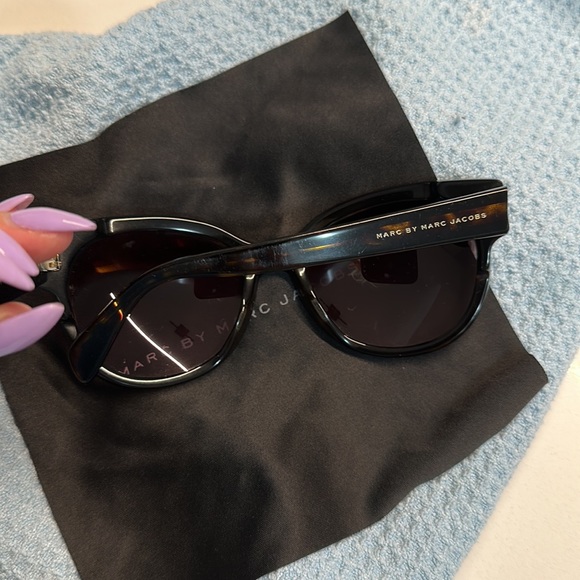 Marc Jacobs sunglasses 🕶 - Picture 9 of 13